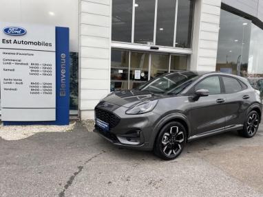 Voir le détail de l'offre de cette FORD Puma 1.0 Flexifuel 125ch S&S mHEV ST-Line X de 2023 en vente à partir de 293.93 €  / mois