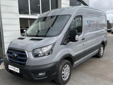 Voir le détail de l'offre de cette FORD Transit 2T Fg PE 350 L2H2 135 kW Batterie 75/68 kWh Trend Business de 2023 en vente à partir de 623.12 €  / mois