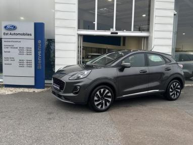 Voir le détail de l'offre de cette FORD Puma 1.0 Flexifuel 125ch S&S mHEV Titanium de 2024 en vente à partir de 244.51 €  / mois