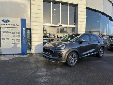 Voir le détail de l'offre de cette FORD Puma 1.0 EcoBoost 125ch mHEV Titanium X 6cv de 2021 en vente à partir de 196.27 €  / mois